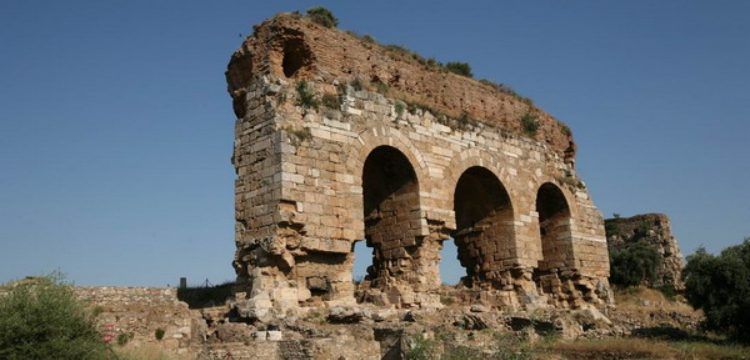 Aydın'da yıkılma tehlikesi bulunan Üç Gözler restore ediliyor