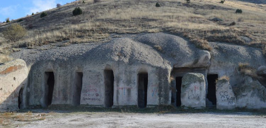 Bolvadin'deki Bizans kaya yerleşimi Yedikapılar Yeraltı Şehri