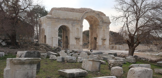 Anavarza Antik Kenti Zafer Takı'nın restorasyonu tamamlandı