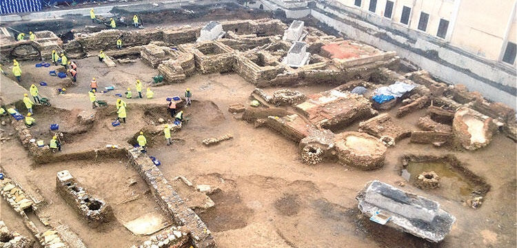 Bahçeşehir Üniversitesi'nin bahçesinde Gazi Osman Paşa yalısına ulaşıldı
