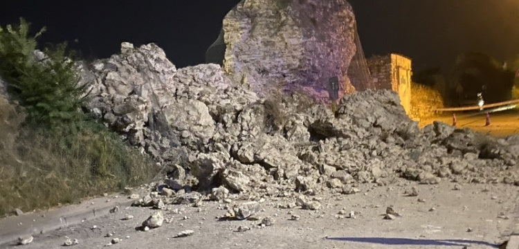İstanbul Kara Surları'nın Edirnekapı bölümünün bir kısmı yıkıldı