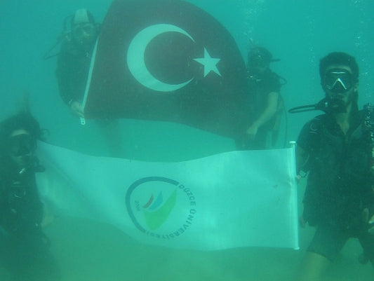 29 Ekim Cumhuriyet Bayramı'nı 29 Metre Derinlikte Kutladı