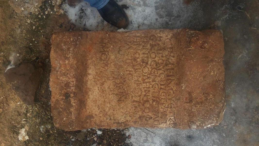 Sivas’ta Antik Yunan Komutanına Ait Mezar Taşı Bulundu