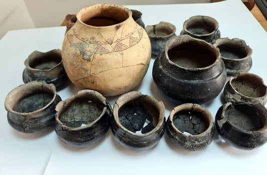 Elazığ'daki Tadım Höyüğü'nde 6.000 Yıllık Eşsiz Kutsal Ocaklar ve Karaz Seramikleri Keşfedildi