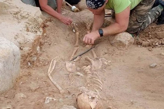 400 Yıllık ‘Vampir Çocuk’, Ayaklarında Asma Kilitle Bulundu