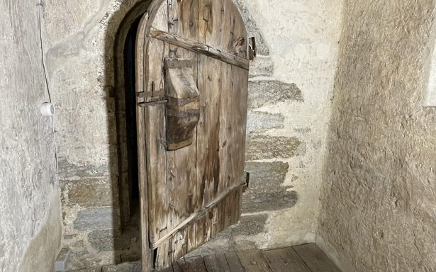 Kuzey Avrupa'nın En Eski Ahşap Kapılarından Biri Bulundu, Tahmini Yaşı 650 Yıl