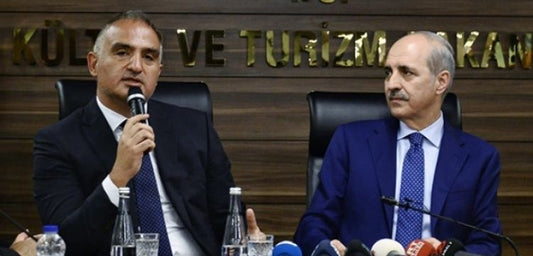 Numan Kurtulmuş Kültür Bakanlığını Mehmet Ersoy'a devretti