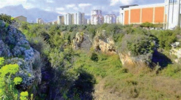 Market için antik kentin üzerinden yol geçirecekler