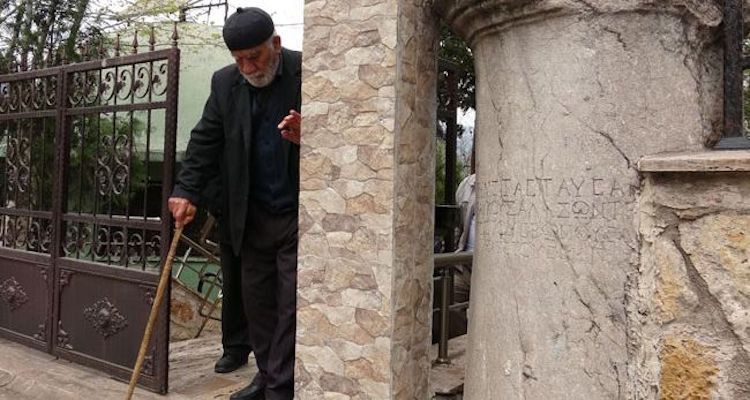 Karabük’teki Caminin Duvarında 1800 Yıllık Stel Kullanılmış