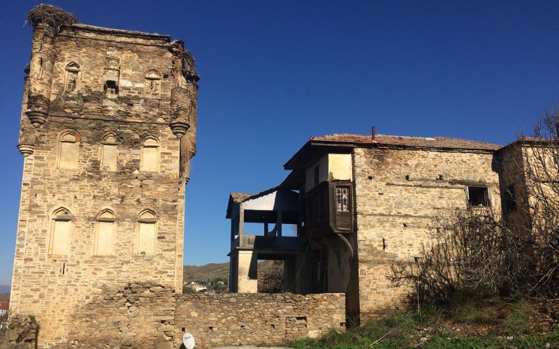 Aydın’daki Tarihi Arpaz Kalesi Bakımsızlıktan Yıkılmak Üzere
