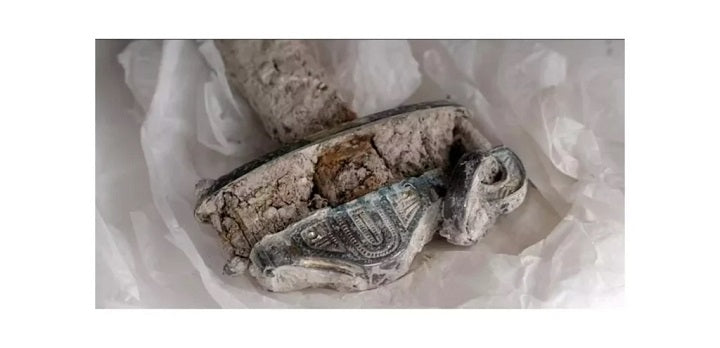 İngiltere'nin Kent bölgesinde 1500 yıllık Anglo-Sakson kılıcı bulundu.