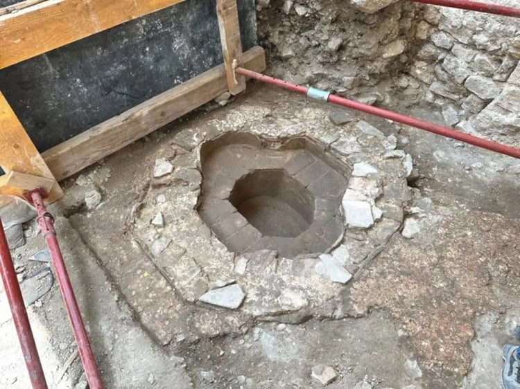 Erken Hristiyan Dönemine Ait Önemli Bir Keşif: Pazar Yerinin Altında 1.500 Yıllık Katedral ve Vaftizhane Ortaya Çıkarıldı