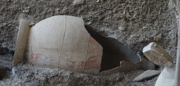 Antandros Antik Kenti'nde 2 bin 400 yıllık pitos mezar bulundu