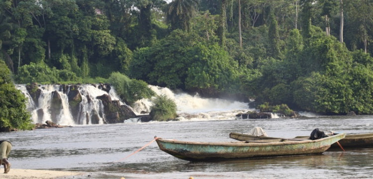 Kamerun Lobe Şelalesi: Dünya'da okyanusa dökülen tek şelale