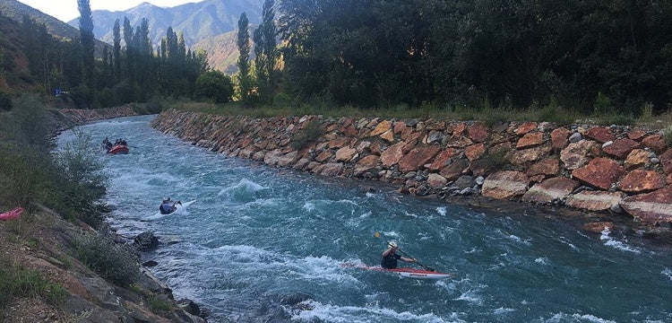 Yusufeli Barajı'nda su altında kalan yerlerde bot ve kano turizmi başladı