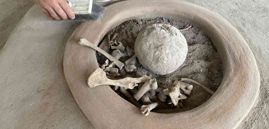 Harput Kalesi'nin mutfağında içinde mancınık güllesi olan tandır bulundu
