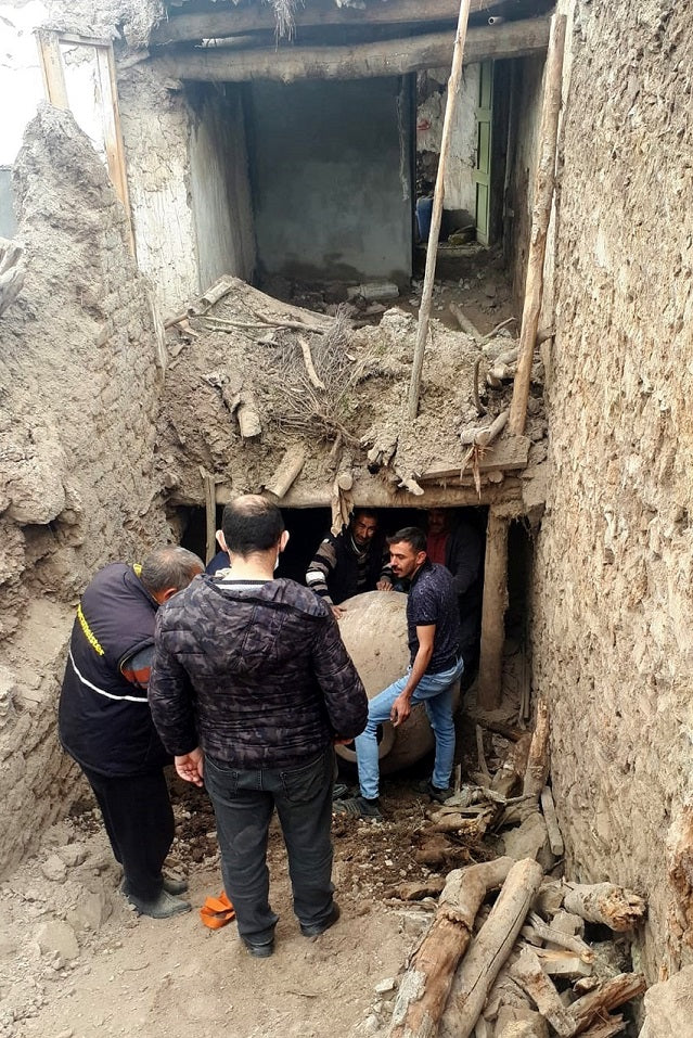 Elazığ'da 250 yıllık tahıl ambarı korunmak üzere müzeye götürüldü