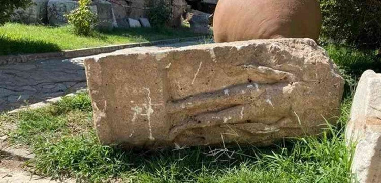 Alaşehir'deki altyapı çalışmasında işçiler Helios figürlü bir tarihi rölyef buldular