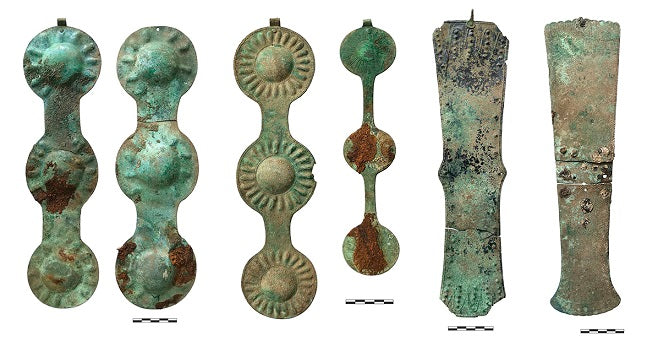 Güney Urallar'da MÖ 4. Yüzyıla Ait Nadir Bir Ritüel Kompleksi: Bronz Maske Kolyeleri, Kaplan Motifleri ve Seçkin At Donanımları Keşfedildi