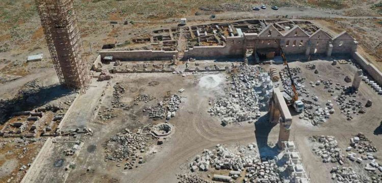 Urfa'da 800 yıl önce Moğolların yıktığı tarihi caminin sütunları bir bir gün yüzüne çıkıyor