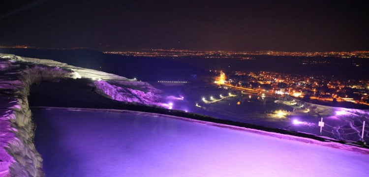 Pamukkale ve Hierapolis antik kenti artık gece saatlerinde de ziyaret edilecek.