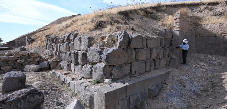 Ayanis Kalesi Haldi Tapınağı ve Eşsiz Peyzajıyla Keşfedilmeyi Bekliyor