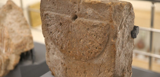 Ani kazılarında bulunan güneş saati Kars Arkeoloji Müzesi'nde sergileniyor