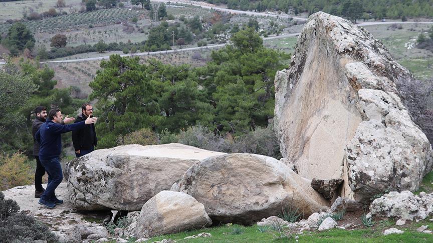 ‘Antik kayayı’ ikiye ayırdılar