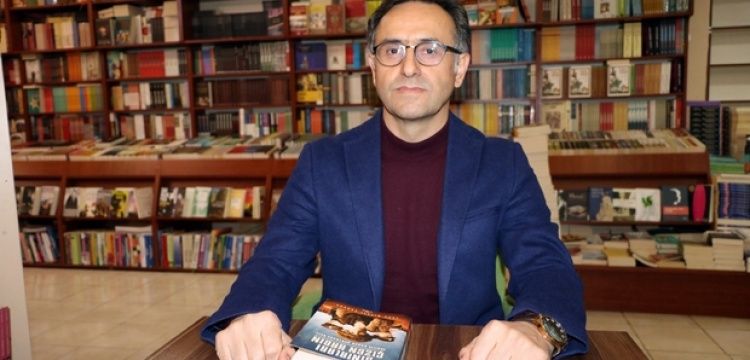 Prof. Dr. Taha Niyazi Karaca Sınırları Çizen Kadın Gertrude Bell’i anlattı
