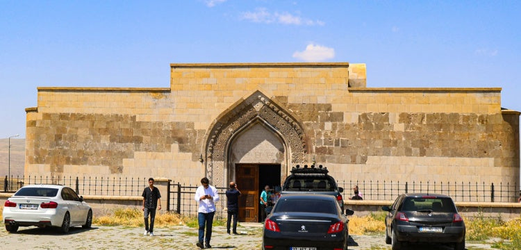 Ağrı Dağı’nın Gölgesinde Sekiz Asırlık Selçuklu Mirası: Ejder Kervansarayı