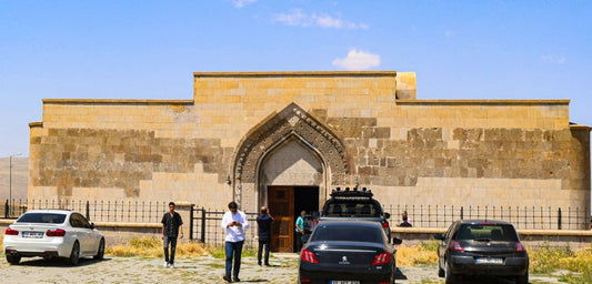 Ağrı Dağı’nın Gölgesinde Sekiz Asırlık Selçuklu Mirası: Ejder Kervansarayı