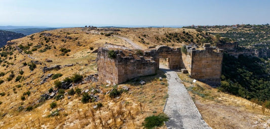 Blaundos Antik Kenti'nde Kuzey Tapınağı’nı çevreleyen 250 metrelik duvar bulundu