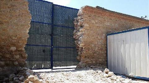 Külliyenin Duvarını Yıkan Şirketin Önceki Restorasyonları da Tartışmalı
