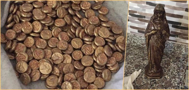 Tarihi eser dolandırıcılarının sahte sikke ve biblosu klozette yakalandı