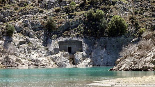 Arapapıştı kanyonunda 2500 yıllık anıt mezar