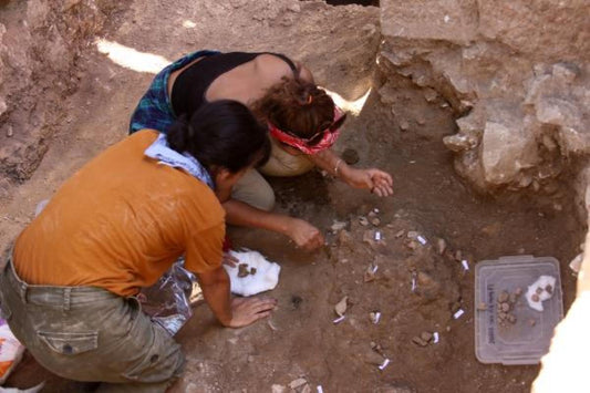 5 bin yıllık seramik parçaları, Myra'nın tarihini 2 bin yıl geriye götürdü