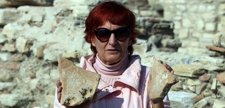 Kuşadası Kadıkalesindeki kemikler ve pati izleri neler anlatıyor?