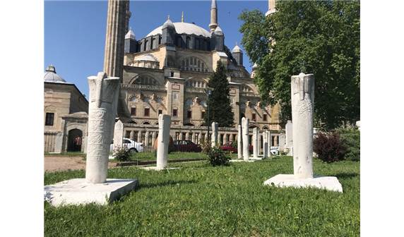 Mezarları Talan Edilmişti, Yıllar Sonra Restore Edildi