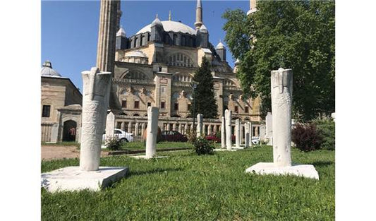 Mezarları Talan Edilmişti, Yıllar Sonra Restore Edildi