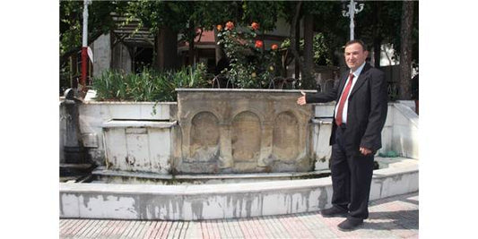 Şaphane’de 2 Bin Yıllık Lahit Mezar Taşı ‘Göz Göre Göre Yok Oluyor’