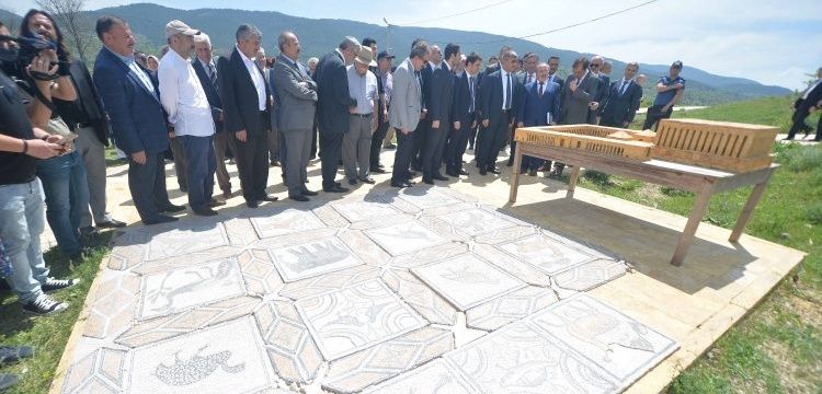 Karabük Valisi Hadrianaupolis Antik Kenti'ni turizmcilere tanıttı