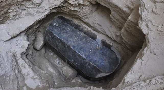 Mısır’da 30 ton ağırlığında tarihi lahit bulundu