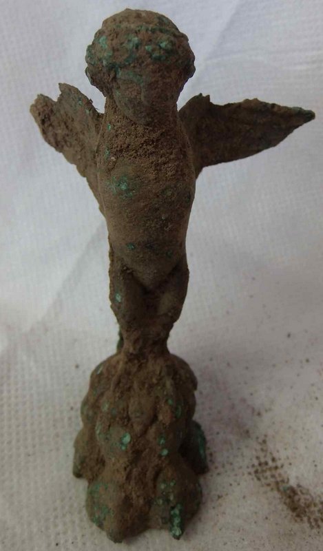 İngiltere’de Yarı Kadın Yarı Kuş Bronz Heykelcik Bulundu