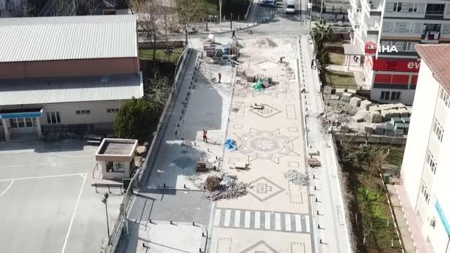Açık hava galerisi gibi cadde