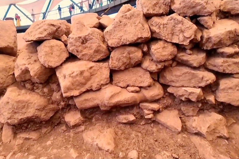 Göbeklitepe’de Duvara Yerleştirilmiş İnsan Heykeli Bulundu
