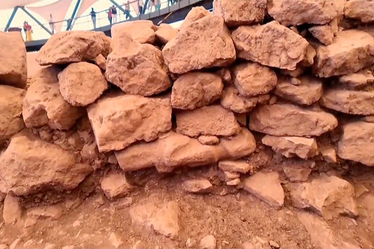 Göbeklitepe’de Duvara Yerleştirilmiş İnsan Heykeli Bulundu