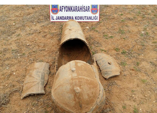 Afyon’da Tarla Sürerken 1600 Yıllık Lahit bulundu