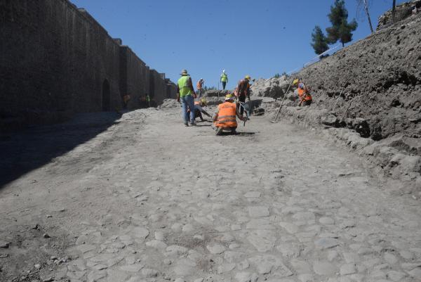 Amida Höyük'teki Roma Sarayı'nın 'Kral Yolu' Gün Yüzüne Çıkarıldı