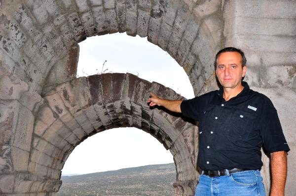 Antik kentin taşları ile cami ve 3 köprü yapılmış
