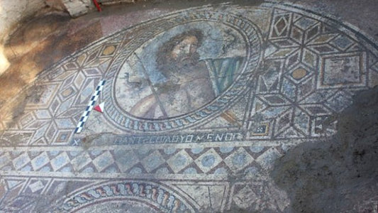 Antik Kentte 'Poseidon' Tasvirli Mozaik Bulundu